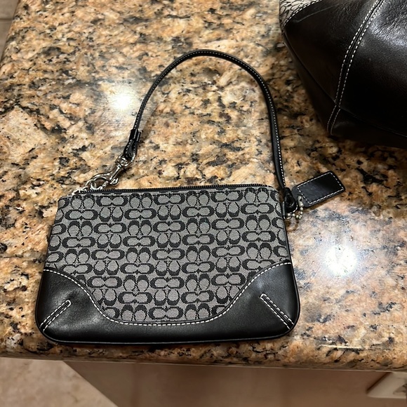 Coach bag & zippered pouch - Picture 12 of 16